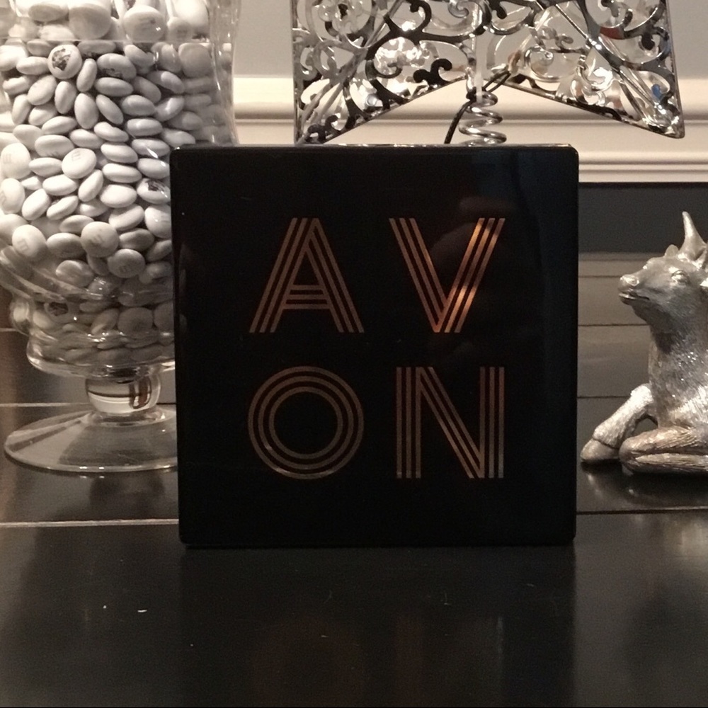 Avon Holiday Deluxe Makeup Palette - Picture 2 of 4
